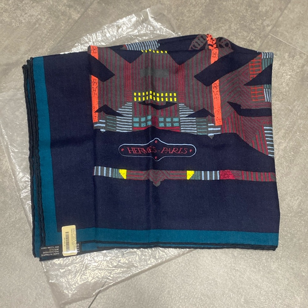BNWT Authentic Hermes 140x140cm Shawl Chale Cachemire